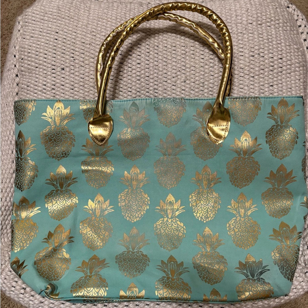 Women’s lined tote bag in EUC. Aqua color with gold pineapples & gold handles.